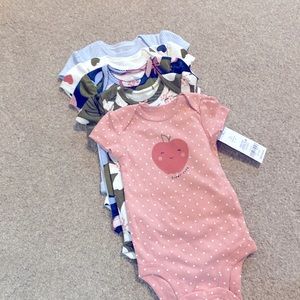 5Piece set of Carter’s Onesies Fall Prints